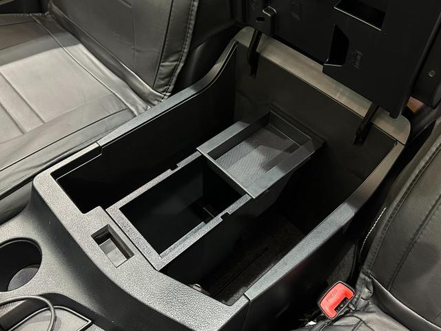 セコイア ＳＲ５　１年保証付／新車並行／走行証明／サンルーフ／フルセグ／フリップダウンモニター／ＥＴＣ／前＆横＆後カメラ／Ｂｌｕｅｔｏｏｔｈ／シートヒーター／キーレス／フォグライト／純正２０ｉｎｃｈＡＷ（48枚目）