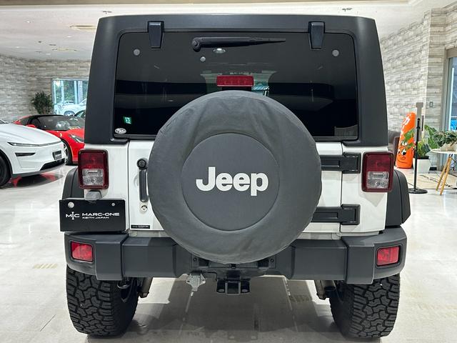 ジープ・ラングラーアンリミテッド スポーツ　１年保証付／正規ディーラー車／リフトアップ／フルセグ／ヒッチメンバー／ＥＴＣ／前＆横＆後カメラ／Ｂｌｕｅｔｏｏｔｈ＆ＵＳＢ／ＣＤ＆ＤＶＤ／キーレス／ナンバー移設／フォグライト／１７インチＸＤホイール（17枚目）