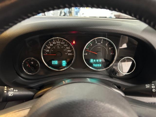 ジープ・ラングラーアンリミテッド スポーツ　１年保証付／正規ディーラー車／リフトアップ／フルセグ／ヒッチメンバー／ＥＴＣ／前＆横＆後カメラ／Ｂｌｕｅｔｏｏｔｈ＆ＵＳＢ／ＣＤ＆ＤＶＤ／キーレス／ナンバー移設／フォグライト／１７インチＸＤホイール（41枚目）