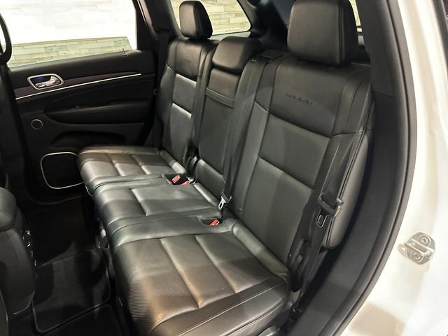 ジープ・グランドチェロキー サミット　１年保証付／正規ディーラー車／サンルーフ／黒革パワーシート／エアシート＆ヒーター／フルセグ／Ｃａｒｐｌａｙ／ステアリングヒーター／エアサス／ＢＳＭ／ＥＴＣ／前＆横＆後カメラ／純正２０ｉｎｃｈＡＷ（25枚目）