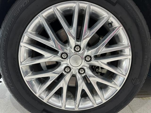 ジープ・グランドチェロキー サミット　１年保証付／正規ディーラー車／サンルーフ／黒革パワーシート／エアシート＆ヒーター／フルセグ／Ｃａｒｐｌａｙ／ステアリングヒーター／エアサス／ＢＳＭ／ＥＴＣ／前＆横＆後カメラ／純正２０ｉｎｃｈＡＷ（39枚目）