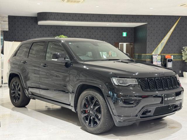 ジープ・グランドチェロキー アルティテュード　１年保証付／限定車／Ａｐｐｌｅｃａｒｐｌａｙ／ハーフレザー／シートヒーター／エアサス／ＤＳＲＣ／クルーズコントロール／フルセグ／前後ソナー／フロント＆サイド＆バックカメラ／ＰＵＳＨスタート／純２０ＡＷ（10枚目）