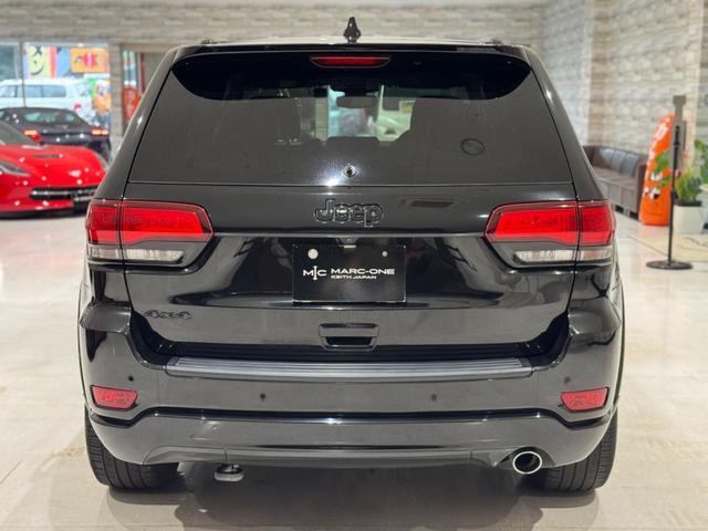 ジープ・グランドチェロキー アルティテュード　１年保証付／限定車／Ａｐｐｌｅｃａｒｐｌａｙ／ハーフレザー／シートヒーター／エアサス／ＤＳＲＣ／クルーズコントロール／フルセグ／前後ソナー／フロント＆サイド＆バックカメラ／ＰＵＳＨスタート／純２０ＡＷ（17枚目）