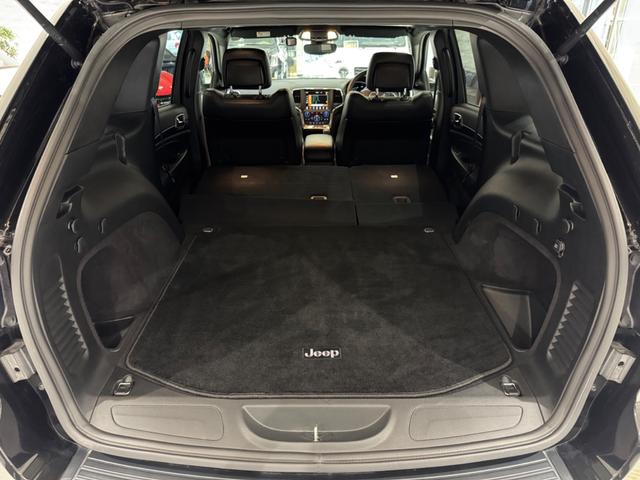 ジープ・グランドチェロキー アルティテュード　１年保証付／限定車／Ａｐｐｌｅｃａｒｐｌａｙ／ハーフレザー／シートヒーター／エアサス／ＤＳＲＣ／クルーズコントロール／フルセグ／前後ソナー／フロント＆サイド＆バックカメラ／ＰＵＳＨスタート／純２０ＡＷ（29枚目）