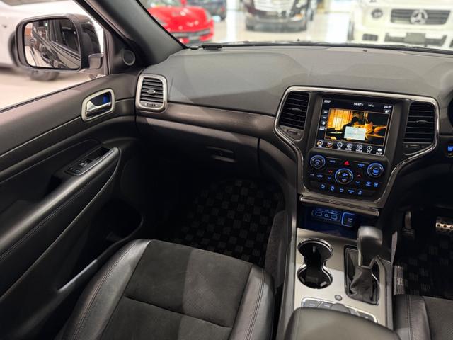 ジープ・グランドチェロキー アルティテュード　１年保証付／限定車／Ａｐｐｌｅｃａｒｐｌａｙ／ハーフレザー／シートヒーター／エアサス／ＤＳＲＣ／クルーズコントロール／フルセグ／前後ソナー／フロント＆サイド＆バックカメラ／ＰＵＳＨスタート／純２０ＡＷ（31枚目）