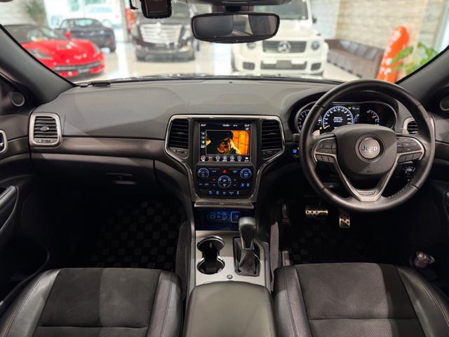 ジープ・グランドチェロキー アルティテュード　１年保証付／限定車／Ａｐｐｌｅｃａｒｐｌａｙ／ハーフレザー／シートヒーター／エアサス／ＤＳＲＣ／クルーズコントロール／フルセグ／前後ソナー／フロント＆サイド＆バックカメラ／ＰＵＳＨスタート／純２０ＡＷ（32枚目）