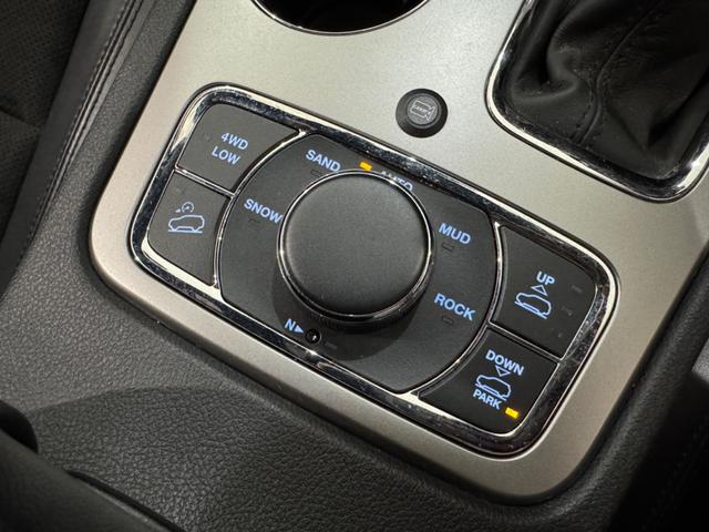 ジープ・グランドチェロキー アルティテュード　１年保証付／限定車／Ａｐｐｌｅｃａｒｐｌａｙ／ハーフレザー／シートヒーター／エアサス／ＤＳＲＣ／クルーズコントロール／フルセグ／前後ソナー／フロント＆サイド＆バックカメラ／ＰＵＳＨスタート／純２０ＡＷ（53枚目）