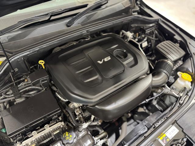ジープ・グランドチェロキー アルティテュード　１年保証付／限定車／Ａｐｐｌｅｃａｒｐｌａｙ／ハーフレザー／シートヒーター／エアサス／ＤＳＲＣ／クルーズコントロール／フルセグ／前後ソナー／フロント＆サイド＆バックカメラ／ＰＵＳＨスタート／純２０ＡＷ（62枚目）