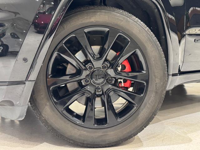 ジープ・グランドチェロキー アルティテュード　１年保証付／限定車／Ａｐｐｌｅｃａｒｐｌａｙ／ハーフレザー／シートヒーター／エアサス／ＤＳＲＣ／クルーズコントロール／フルセグ／前後ソナー／フロント＆サイド＆バックカメラ／ＰＵＳＨスタート／純２０ＡＷ（63枚目）