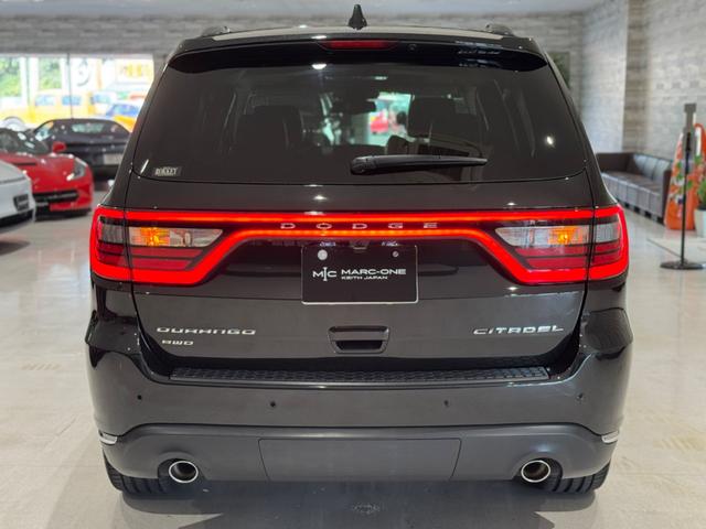 ダッジ・デュランゴ シタデル　１年保証付／新車並行車／１オーナー／Ａｕｔｏｃｈｅｃｋ／社外ナビ／サブウーファー／Ｆダウンモニター／黒革／ヒーター＆エアコン／Ｆ＆Ｓ＆Ｂカメ／ＢＴ／ＥＴＣ／電動リアゲート／リアソナー／純２０ＡＷ（19枚目）
