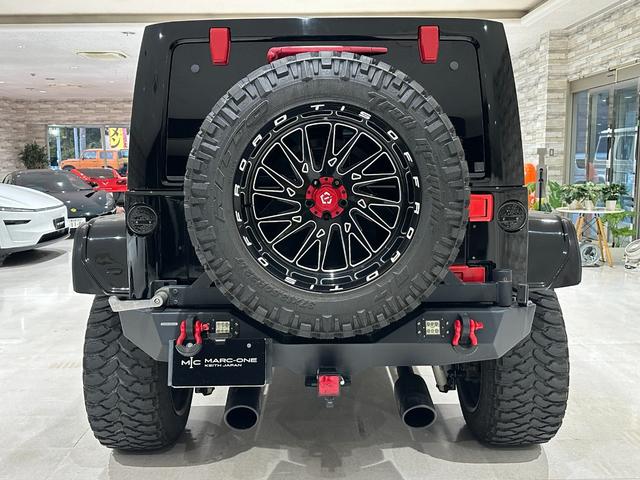 【屋内展示場完備】雨が降っても風が吹いても、暑くても寒くてもゆっくりお車をご覧いただけます⇒