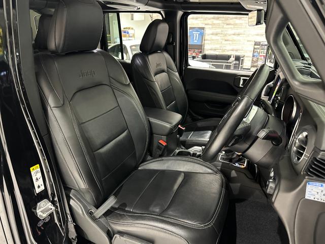ジープ・ラングラーアンリミテッド サハラ　ローンチエディション　１年保証付／Ｃａｒｐｌａｙ／黒革ヒーター／フルセグ／ステアリングヒーター／ＥＴＣ／ＢＳＭ／前後ソナー／前＆横＆後カメラ／Ｂｌｕｅｔｏｏｔｈ＆ＵＳＢ／フォグライト／ＰＵＳＨスタート／純正１８ｉｎｃｈＡＷ（24枚目）