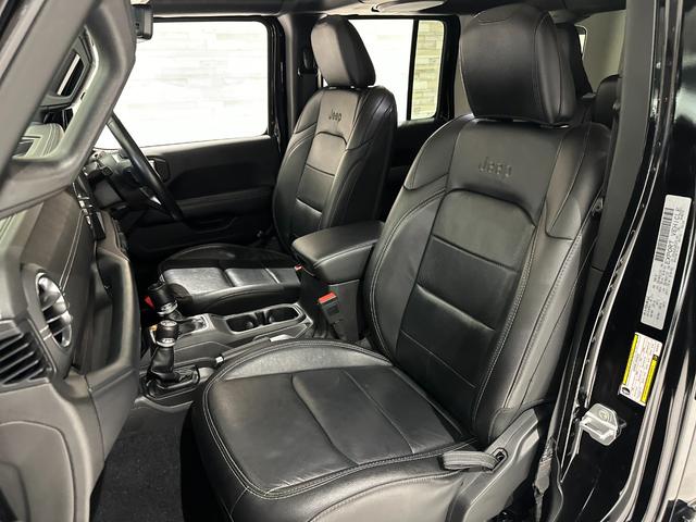 ジープ・ラングラーアンリミテッド サハラ　ローンチエディション　１年保証付／Ｃａｒｐｌａｙ／黒革ヒーター／フルセグ／ステアリングヒーター／ＥＴＣ／ＢＳＭ／前後ソナー／前＆横＆後カメラ／Ｂｌｕｅｔｏｏｔｈ＆ＵＳＢ／フォグライト／ＰＵＳＨスタート／純正１８ｉｎｃｈＡＷ（25枚目）