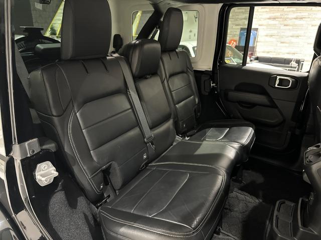 ジープ・ラングラーアンリミテッド サハラ　ローンチエディション　１年保証付／Ｃａｒｐｌａｙ／黒革ヒーター／フルセグ／ステアリングヒーター／ＥＴＣ／ＢＳＭ／前後ソナー／前＆横＆後カメラ／Ｂｌｕｅｔｏｏｔｈ＆ＵＳＢ／フォグライト／ＰＵＳＨスタート／純正１８ｉｎｃｈＡＷ（26枚目）