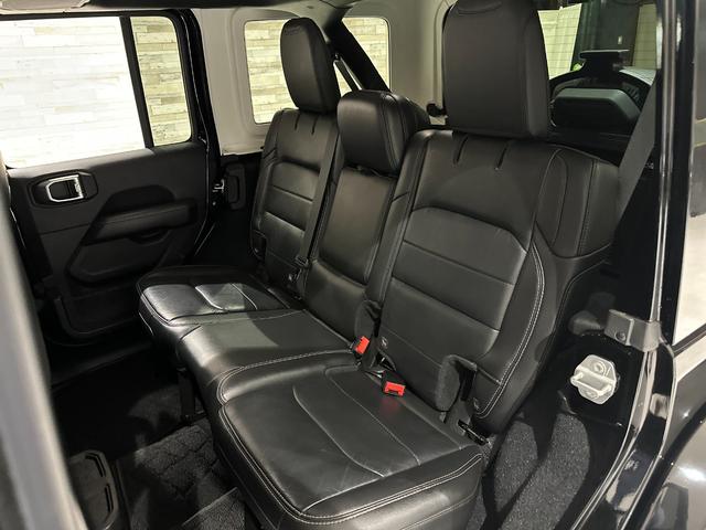 ジープ・ラングラーアンリミテッド サハラ　ローンチエディション　１年保証付／Ｃａｒｐｌａｙ／黒革ヒーター／フルセグ／ステアリングヒーター／ＥＴＣ／ＢＳＭ／前後ソナー／前＆横＆後カメラ／Ｂｌｕｅｔｏｏｔｈ＆ＵＳＢ／フォグライト／ＰＵＳＨスタート／純正１８ｉｎｃｈＡＷ（27枚目）