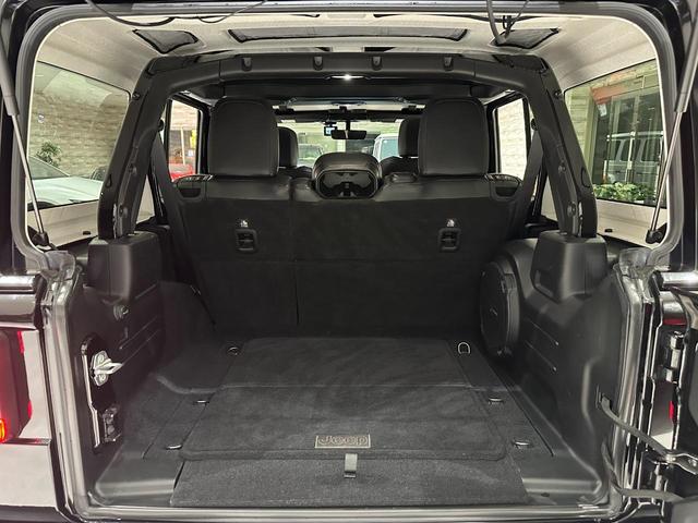 ジープ・ラングラーアンリミテッド サハラ　ローンチエディション　１年保証付／Ｃａｒｐｌａｙ／黒革ヒーター／フルセグ／ステアリングヒーター／ＥＴＣ／ＢＳＭ／前後ソナー／前＆横＆後カメラ／Ｂｌｕｅｔｏｏｔｈ＆ＵＳＢ／フォグライト／ＰＵＳＨスタート／純正１８ｉｎｃｈＡＷ（29枚目）