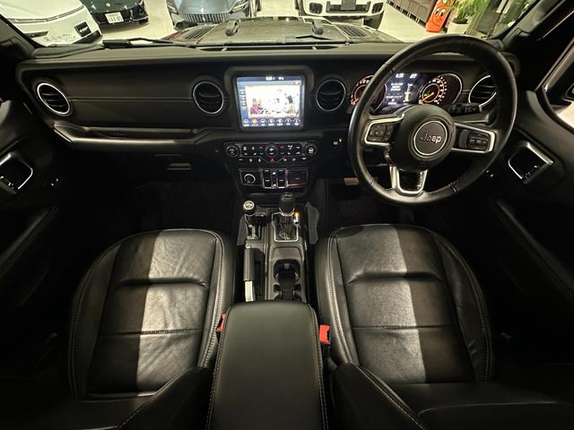 ジープ・ラングラーアンリミテッド サハラ　ローンチエディション　１年保証付／Ｃａｒｐｌａｙ／黒革ヒーター／フルセグ／ステアリングヒーター／ＥＴＣ／ＢＳＭ／前後ソナー／前＆横＆後カメラ／Ｂｌｕｅｔｏｏｔｈ＆ＵＳＢ／フォグライト／ＰＵＳＨスタート／純正１８ｉｎｃｈＡＷ（31枚目）
