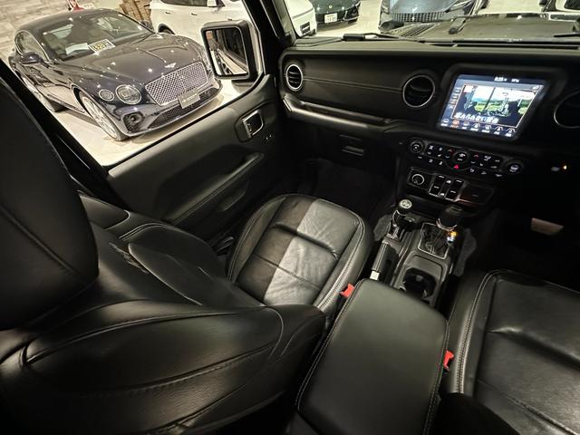 ジープ・ラングラーアンリミテッド サハラ　ローンチエディション　１年保証付／Ｃａｒｐｌａｙ／黒革ヒーター／フルセグ／ステアリングヒーター／ＥＴＣ／ＢＳＭ／前後ソナー／前＆横＆後カメラ／Ｂｌｕｅｔｏｏｔｈ＆ＵＳＢ／フォグライト／ＰＵＳＨスタート／純正１８ｉｎｃｈＡＷ（32枚目）