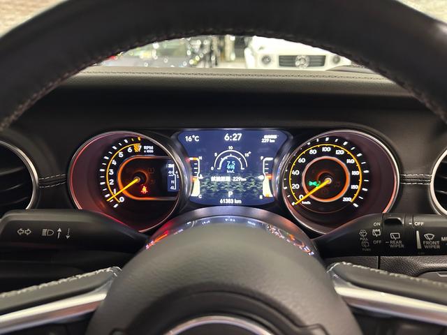 ジープ・ラングラーアンリミテッド サハラ　ローンチエディション　１年保証付／Ｃａｒｐｌａｙ／黒革ヒーター／フルセグ／ステアリングヒーター／ＥＴＣ／ＢＳＭ／前後ソナー／前＆横＆後カメラ／Ｂｌｕｅｔｏｏｔｈ＆ＵＳＢ／フォグライト／ＰＵＳＨスタート／純正１８ｉｎｃｈＡＷ（39枚目）