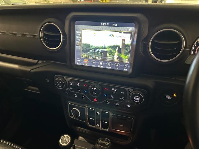 ジープ・ラングラーアンリミテッド サハラ　ローンチエディション　１年保証付／Ｃａｒｐｌａｙ／黒革ヒーター／フルセグ／ステアリングヒーター／ＥＴＣ／ＢＳＭ／前後ソナー／前＆横＆後カメラ／Ｂｌｕｅｔｏｏｔｈ＆ＵＳＢ／フォグライト／ＰＵＳＨスタート／純正１８ｉｎｃｈＡＷ（40枚目）