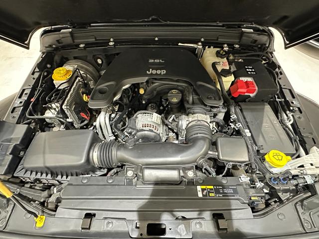 ジープ・ラングラーアンリミテッド サハラ　ローンチエディション　１年保証付／Ｃａｒｐｌａｙ／黒革ヒーター／フルセグ／ステアリングヒーター／ＥＴＣ／ＢＳＭ／前後ソナー／前＆横＆後カメラ／Ｂｌｕｅｔｏｏｔｈ＆ＵＳＢ／フォグライト／ＰＵＳＨスタート／純正１８ｉｎｃｈＡＷ（56枚目）