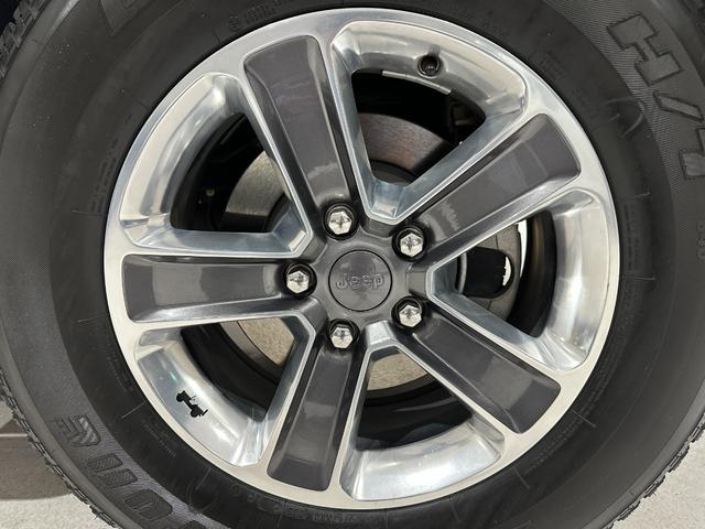 ジープ・ラングラーアンリミテッド サハラ　ローンチエディション　１年保証付／Ｃａｒｐｌａｙ／黒革ヒーター／フルセグ／ステアリングヒーター／ＥＴＣ／ＢＳＭ／前後ソナー／前＆横＆後カメラ／Ｂｌｕｅｔｏｏｔｈ＆ＵＳＢ／フォグライト／ＰＵＳＨスタート／純正１８ｉｎｃｈＡＷ（59枚目）