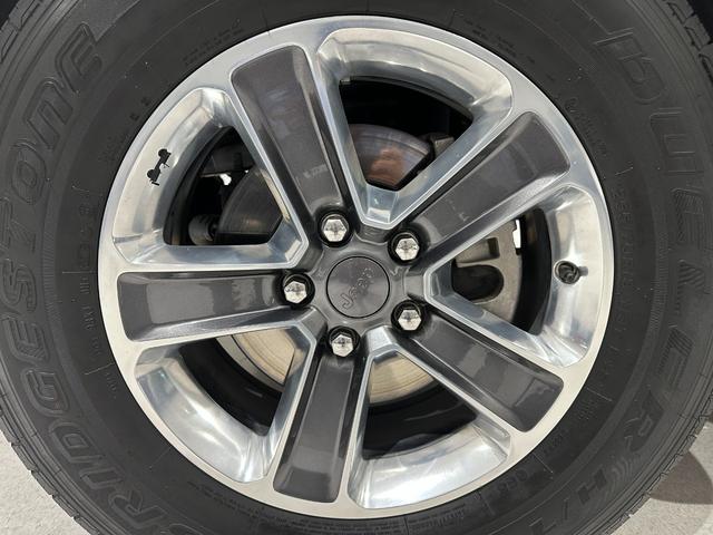 ジープ・ラングラーアンリミテッド サハラ　ローンチエディション　１年保証付／Ｃａｒｐｌａｙ／黒革ヒーター／フルセグ／ステアリングヒーター／ＥＴＣ／ＢＳＭ／前後ソナー／前＆横＆後カメラ／Ｂｌｕｅｔｏｏｔｈ＆ＵＳＢ／フォグライト／ＰＵＳＨスタート／純正１８ｉｎｃｈＡＷ（60枚目）