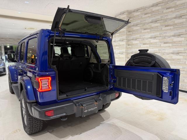 ジープ・ラングラーアンリミテッド サハラ　１年保証付／Ａｐｐｌｅｃａｒｐｌａｙ／黒革シート／シートヒーター付／ＡＣＣ／ＥＴＣ２．０／前後ソナー／ステアリングヒーター／Ｆ＆Ｂカメラ／純正１８ＡＷ（21枚目）