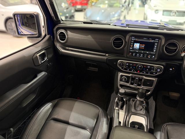 ジープ・ラングラーアンリミテッド サハラ　１年保証付／Ａｐｐｌｅｃａｒｐｌａｙ／黒革シート／シートヒーター付／ＡＣＣ／ＥＴＣ２．０／前後ソナー／ステアリングヒーター／Ｆ＆Ｂカメラ／純正１８ＡＷ（30枚目）