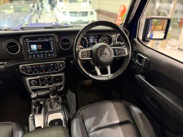ジープ・ラングラーアンリミテッド サハラ　１年保証付／Ａｐｐｌｅｃａｒｐｌａｙ／黒革シート／シートヒーター付／ＡＣＣ／ＥＴＣ２．０／前後ソナー／ステアリングヒーター／Ｆ＆Ｂカメラ／純正１８ＡＷ（32枚目）