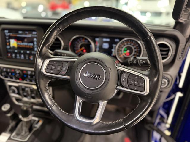 ジープ・ラングラーアンリミテッド サハラ　１年保証付／Ａｐｐｌｅｃａｒｐｌａｙ／黒革シート／シートヒーター付／ＡＣＣ／ＥＴＣ２．０／前後ソナー／ステアリングヒーター／Ｆ＆Ｂカメラ／純正１８ＡＷ（33枚目）