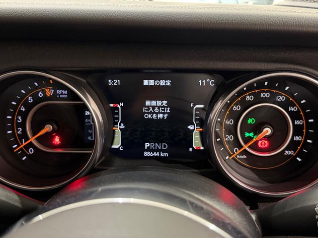 ジープ・ラングラーアンリミテッド サハラ　１年保証付／Ａｐｐｌｅｃａｒｐｌａｙ／黒革シート／シートヒーター付／ＡＣＣ／ＥＴＣ２．０／前後ソナー／ステアリングヒーター／Ｆ＆Ｂカメラ／純正１８ＡＷ（38枚目）