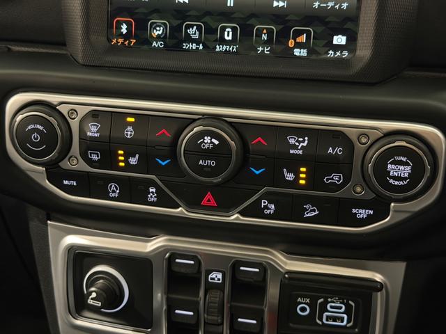 ジープ・ラングラーアンリミテッド サハラ　１年保証付／Ａｐｐｌｅｃａｒｐｌａｙ／黒革シート／シートヒーター付／ＡＣＣ／ＥＴＣ２．０／前後ソナー／ステアリングヒーター／Ｆ＆Ｂカメラ／純正１８ＡＷ（47枚目）