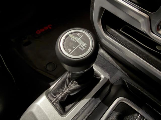 ジープ・ラングラーアンリミテッド サハラ　１年保証付／Ａｐｐｌｅｃａｒｐｌａｙ／黒革シート／シートヒーター付／ＡＣＣ／ＥＴＣ２．０／前後ソナー／ステアリングヒーター／Ｆ＆Ｂカメラ／純正１８ＡＷ（50枚目）