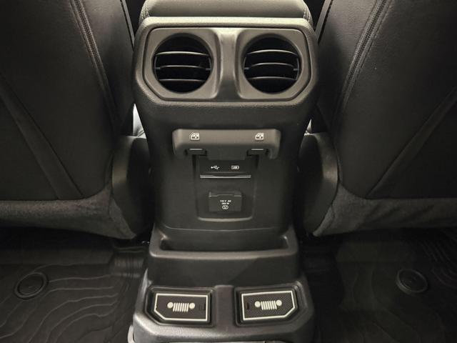 ジープ・ラングラーアンリミテッド サハラ　１年保証付／Ａｐｐｌｅｃａｒｐｌａｙ／黒革シート／シートヒーター付／ＡＣＣ／ＥＴＣ２．０／前後ソナー／ステアリングヒーター／Ｆ＆Ｂカメラ／純正１８ＡＷ（54枚目）