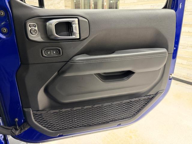 ジープ・ラングラーアンリミテッド サハラ　１年保証付／Ａｐｐｌｅｃａｒｐｌａｙ／黒革シート／シートヒーター付／ＡＣＣ／ＥＴＣ２．０／前後ソナー／ステアリングヒーター／Ｆ＆Ｂカメラ／純正１８ＡＷ（60枚目）