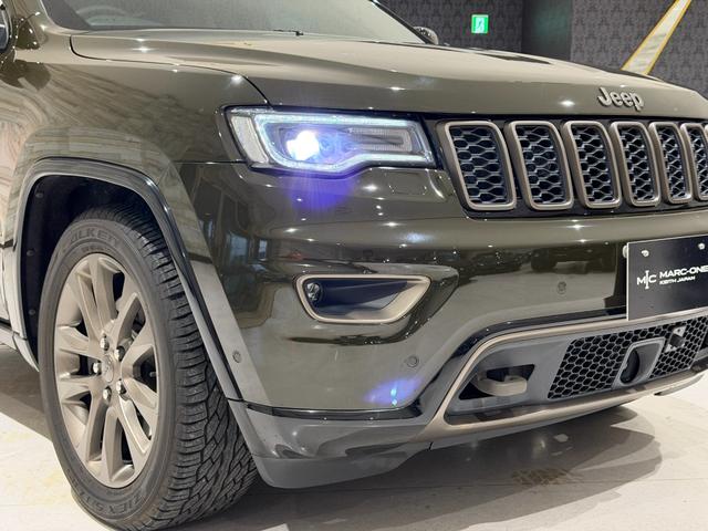 ジープ・グランドチェロキー ７５ｔｈアニバーサリーエディション　１年保証付／８０台限定車／黒ベージュ革パワーシート／シートヒーター／ステアリングヒーター／フルセグ／ＥＴＣ／ＡＣＣ／ＢＳＭ／エアサス／Ｂｌｕｅｔｏｏｔｈ＆ＵＳＢ／前＆横＆後カメラ／純正２０ｉｎｃｈＡＷ（13枚目）