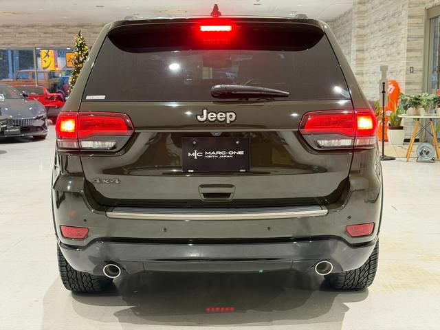 ジープ・グランドチェロキー ７５ｔｈアニバーサリーエディション　１年保証付／８０台限定車／黒ベージュ革パワーシート／シートヒーター／ステアリングヒーター／フルセグ／ＥＴＣ／ＡＣＣ／ＢＳＭ／エアサス／Ｂｌｕｅｔｏｏｔｈ＆ＵＳＢ／前＆横＆後カメラ／純正２０ｉｎｃｈＡＷ（19枚目）