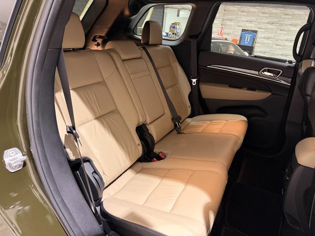 ジープ・グランドチェロキー ７５ｔｈアニバーサリーエディション　１年保証付／８０台限定車／黒ベージュ革パワーシート／シートヒーター／ステアリングヒーター／フルセグ／ＥＴＣ／ＡＣＣ／ＢＳＭ／エアサス／Ｂｌｕｅｔｏｏｔｈ＆ＵＳＢ／前＆横＆後カメラ／純正２０ｉｎｃｈＡＷ（26枚目）