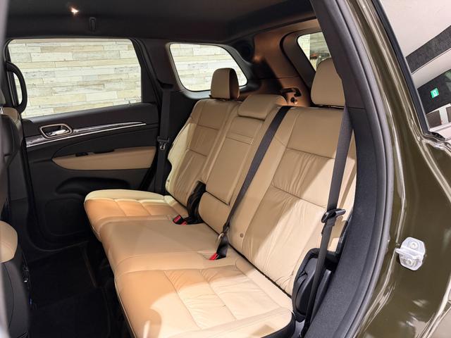 ジープ・グランドチェロキー ７５ｔｈアニバーサリーエディション　１年保証付／８０台限定車／黒ベージュ革パワーシート／シートヒーター／ステアリングヒーター／フルセグ／ＥＴＣ／ＡＣＣ／ＢＳＭ／エアサス／Ｂｌｕｅｔｏｏｔｈ＆ＵＳＢ／前＆横＆後カメラ／純正２０ｉｎｃｈＡＷ（27枚目）