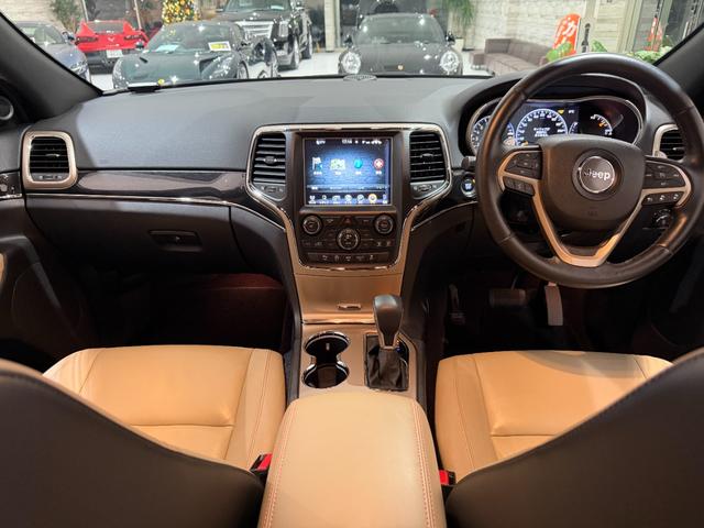 ジープ・グランドチェロキー ７５ｔｈアニバーサリーエディション　１年保証付／８０台限定車／黒ベージュ革パワーシート／シートヒーター／ステアリングヒーター／フルセグ／ＥＴＣ／ＡＣＣ／ＢＳＭ／エアサス／Ｂｌｕｅｔｏｏｔｈ＆ＵＳＢ／前＆横＆後カメラ／純正２０ｉｎｃｈＡＷ（31枚目）