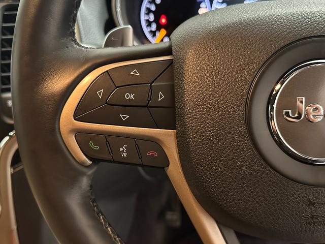 ジープ・グランドチェロキー ７５ｔｈアニバーサリーエディション　１年保証付／８０台限定車／黒ベージュ革パワーシート／シートヒーター／ステアリングヒーター／フルセグ／ＥＴＣ／ＡＣＣ／ＢＳＭ／エアサス／Ｂｌｕｅｔｏｏｔｈ＆ＵＳＢ／前＆横＆後カメラ／純正２０ｉｎｃｈＡＷ（35枚目）