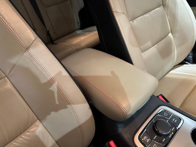 ジープ・グランドチェロキー ７５ｔｈアニバーサリーエディション　１年保証付／８０台限定車／黒ベージュ革パワーシート／シートヒーター／ステアリングヒーター／フルセグ／ＥＴＣ／ＡＣＣ／ＢＳＭ／エアサス／Ｂｌｕｅｔｏｏｔｈ＆ＵＳＢ／前＆横＆後カメラ／純正２０ｉｎｃｈＡＷ（50枚目）