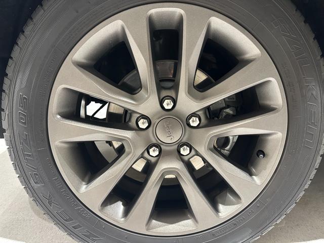 ジープ・グランドチェロキー ７５ｔｈアニバーサリーエディション　１年保証付／８０台限定車／黒ベージュ革パワーシート／シートヒーター／ステアリングヒーター／フルセグ／ＥＴＣ／ＡＣＣ／ＢＳＭ／エアサス／Ｂｌｕｅｔｏｏｔｈ＆ＵＳＢ／前＆横＆後カメラ／純正２０ｉｎｃｈＡＷ（58枚目）