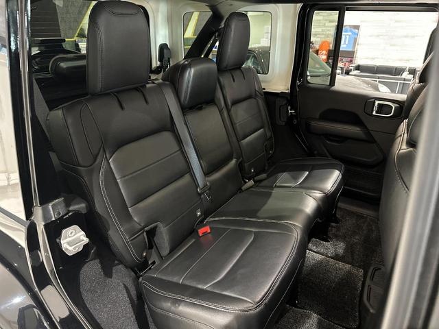 ジープ・ラングラーアンリミテッド サハラ　１年保証付／Ｃａｒｐｌａｙ／黒革シート／シートヒーター／ステアリングヒーター／フルセグ／Ｂｌｕｅｔｏｏｔｈ＆ＵＳＢ／前後ソナー／前＆横＆後カメラ／ＥＴＣ／ＢＳＭ／ＡＣＣ／純正１８ｉｎｃｈＡＷ（26枚目）