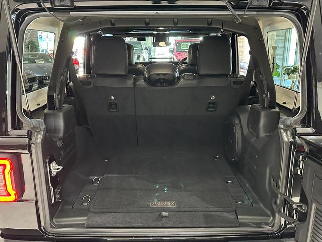 ジープ・ラングラーアンリミテッド サハラ　１年保証付／Ｃａｒｐｌａｙ／黒革シート／シートヒーター／ステアリングヒーター／フルセグ／Ｂｌｕｅｔｏｏｔｈ＆ＵＳＢ／前後ソナー／前＆横＆後カメラ／ＥＴＣ／ＢＳＭ／ＡＣＣ／純正１８ｉｎｃｈＡＷ（29枚目）