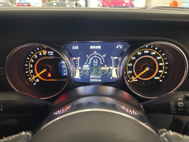 ジープ・ラングラーアンリミテッド サハラ　１年保証付／Ｃａｒｐｌａｙ／黒革シート／シートヒーター／ステアリングヒーター／フルセグ／Ｂｌｕｅｔｏｏｔｈ＆ＵＳＢ／前後ソナー／前＆横＆後カメラ／ＥＴＣ／ＢＳＭ／ＡＣＣ／純正１８ｉｎｃｈＡＷ（40枚目）