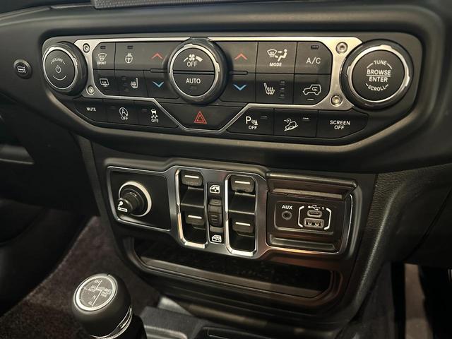 ジープ・ラングラーアンリミテッド サハラ　１年保証付／Ｃａｒｐｌａｙ／黒革シート／シートヒーター／ステアリングヒーター／フルセグ／Ｂｌｕｅｔｏｏｔｈ＆ＵＳＢ／前後ソナー／前＆横＆後カメラ／ＥＴＣ／ＢＳＭ／ＡＣＣ／純正１８ｉｎｃｈＡＷ（50枚目）