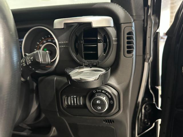 ジープ・ラングラーアンリミテッド サハラ　１年保証付／Ｃａｒｐｌａｙ／黒革シート／シートヒーター／ステアリングヒーター／フルセグ／Ｂｌｕｅｔｏｏｔｈ＆ＵＳＢ／前後ソナー／前＆横＆後カメラ／ＥＴＣ／ＢＳＭ／ＡＣＣ／純正１８ｉｎｃｈＡＷ（53枚目）