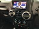 サハラ　ＪＫ後期モデル／正規ディーラー車／Ｂｌｕｅｔｏｏｔｈ対応ナビ／フルセグＴＶ／ＣＤ＆ＤＶＤ再生／ＥＴＣ／バックカメラ／ＨＩＤオートライト／フォグランプ／純正１８ｉｎｃｈアルミ／クルコン／キーレス２本(23枚目)